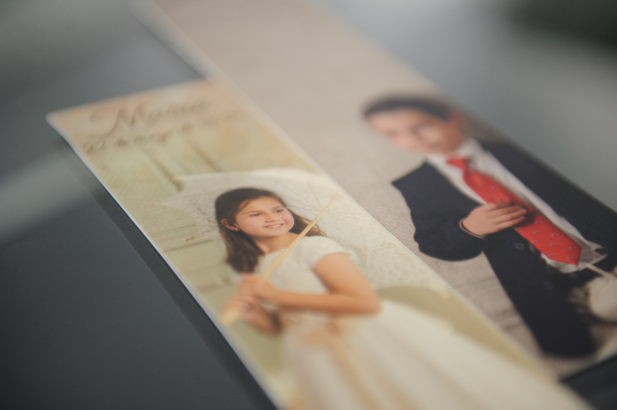 Detalle de marcapáginas de comunión personalizados