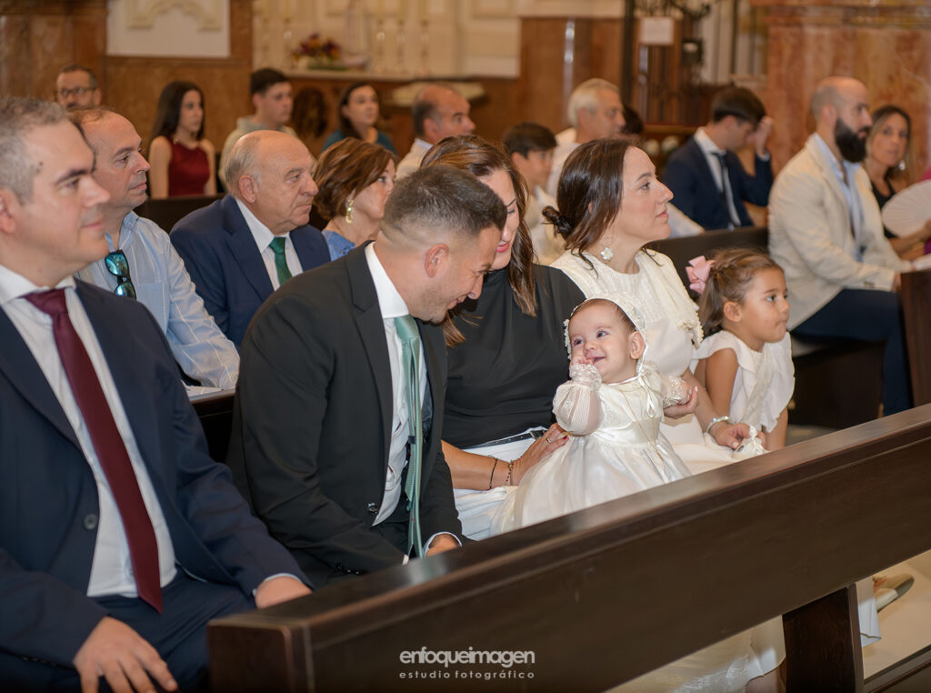 fotografia de bautizo en iglesia en malaga